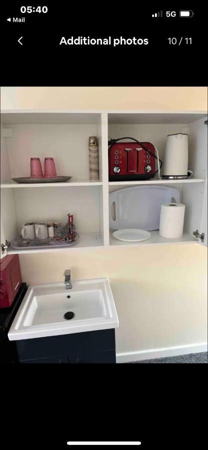 Self Contained Room, En-Suite With Separate Lockable Front Door, Located In An Exclusive Area Wednesbury Luaran gambar